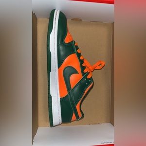 Miami hurricanes dunks low